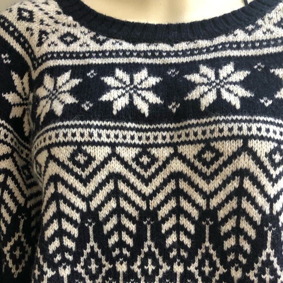 Brand new women’s knit sweater - Picture 3 of 7